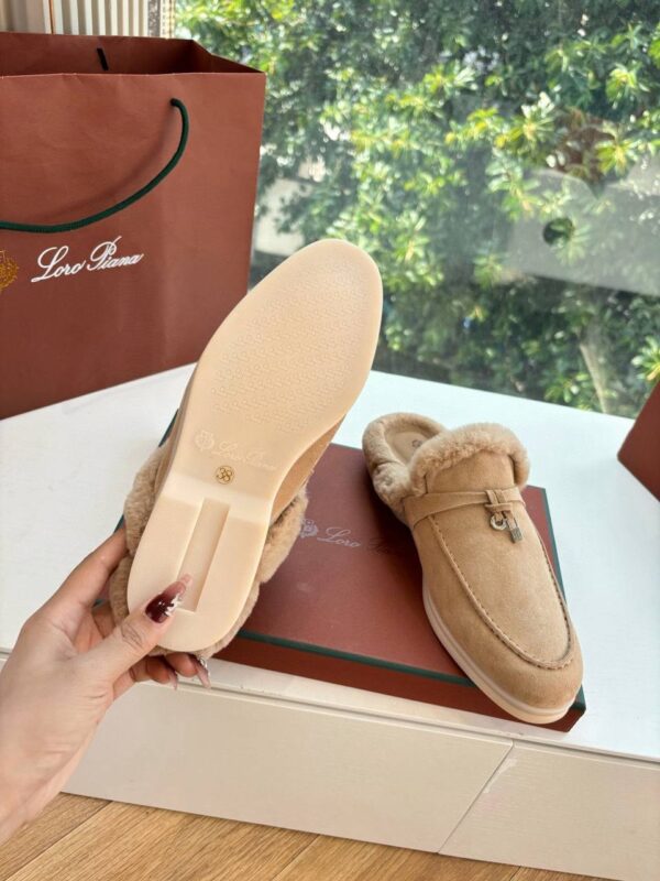 Лоферы без задника с мехом Loro Piana