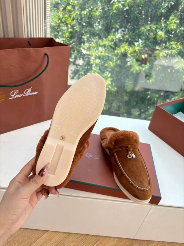 Лоферы без задника с мехом Loro Piana