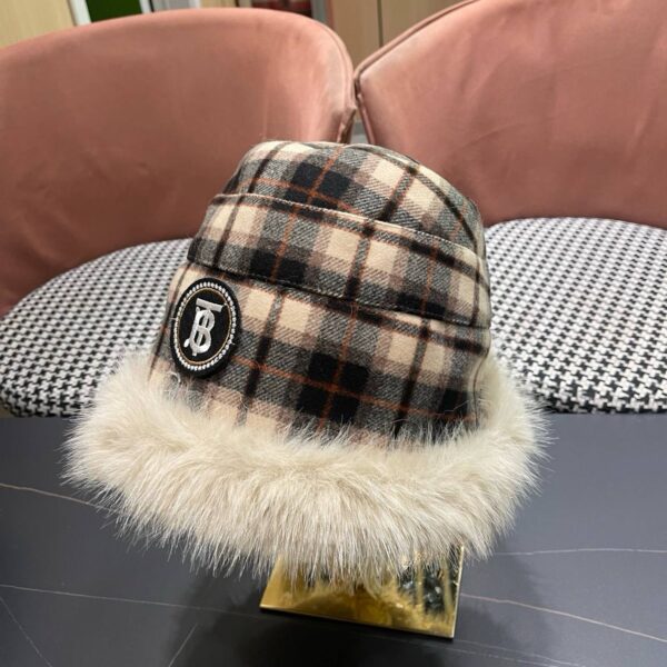 photo_2025-12-23_06-29-57 Шапка с мехом Burberry