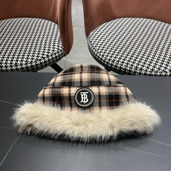 photo_2025-12-23_06-30-02 Шапка с мехом Burberry