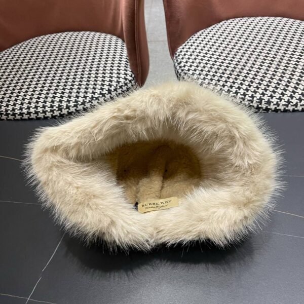 Шапка с мехом Burberry