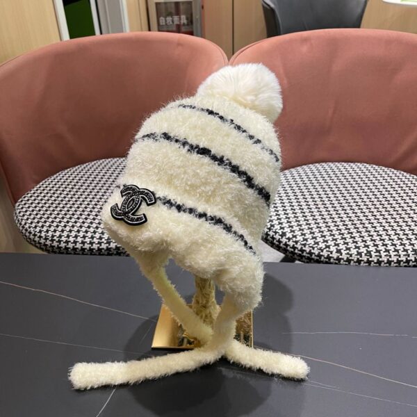 Шапка шерстяная с завязками Chanel