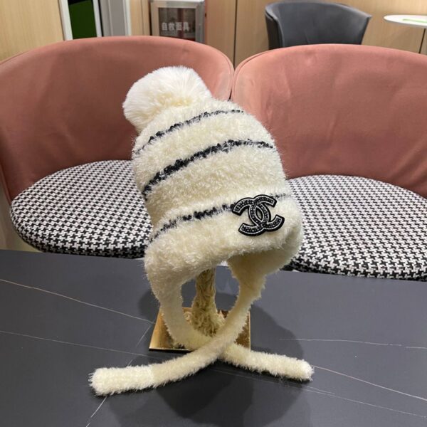 Шапка шерстяная с завязками Chanel