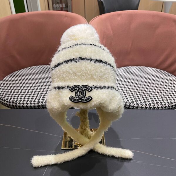 Шапка шерстяная с завязками Chanel