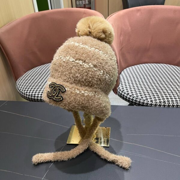 Шапка шерстяная с завязками Chanel