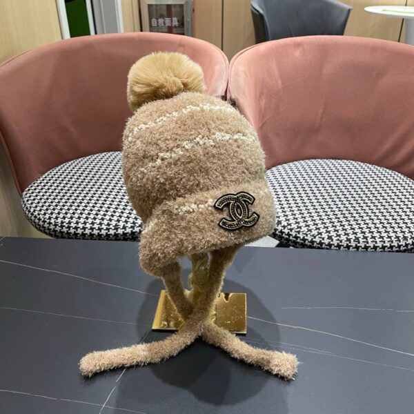 Шапка шерстяная с завязками Chanel