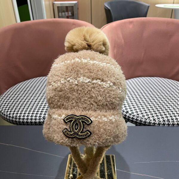 Шапка шерстяная с завязками Chanel