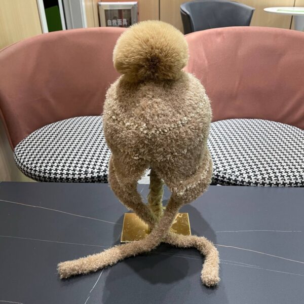 Шапка шерстяная с завязками Chanel