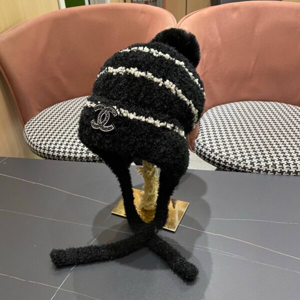 Шапка шерстяная с завязками Chanel