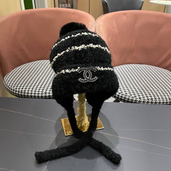 Шапка шерстяная с завязками Chanel