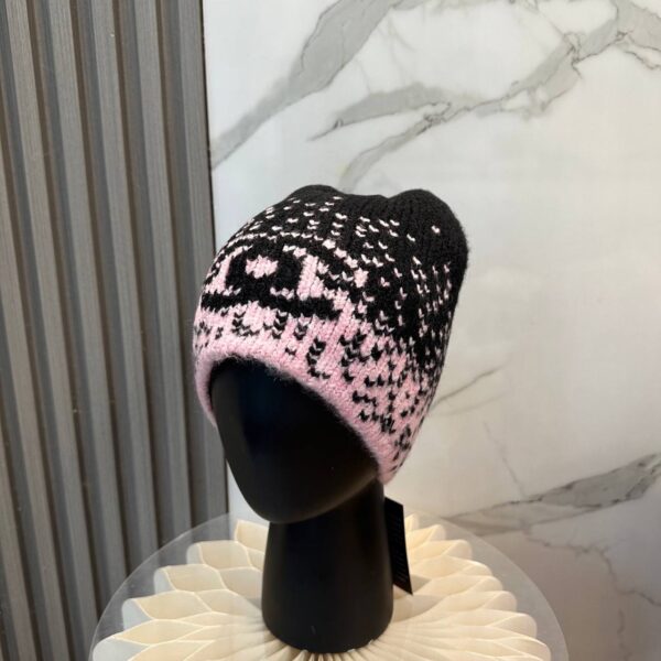 Шапка шерстяная Chanel