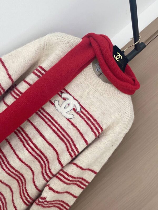 Джемпер мохеровый Chanel