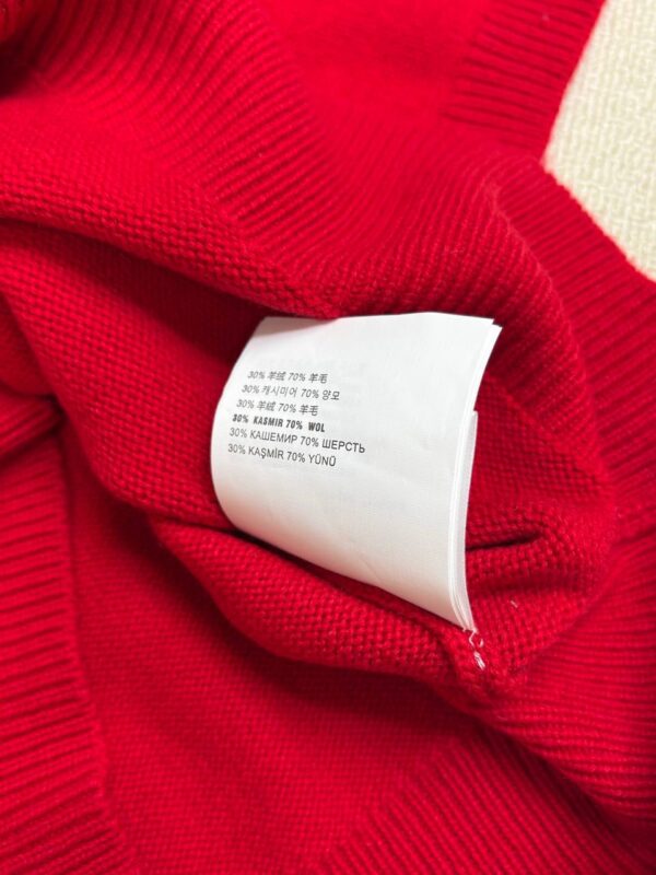 Футболка кашемировая Prada