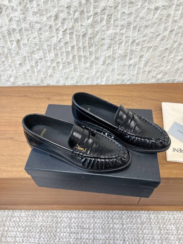 photo_2026-01-07_08-57-56 Лоферы лакированные YSL