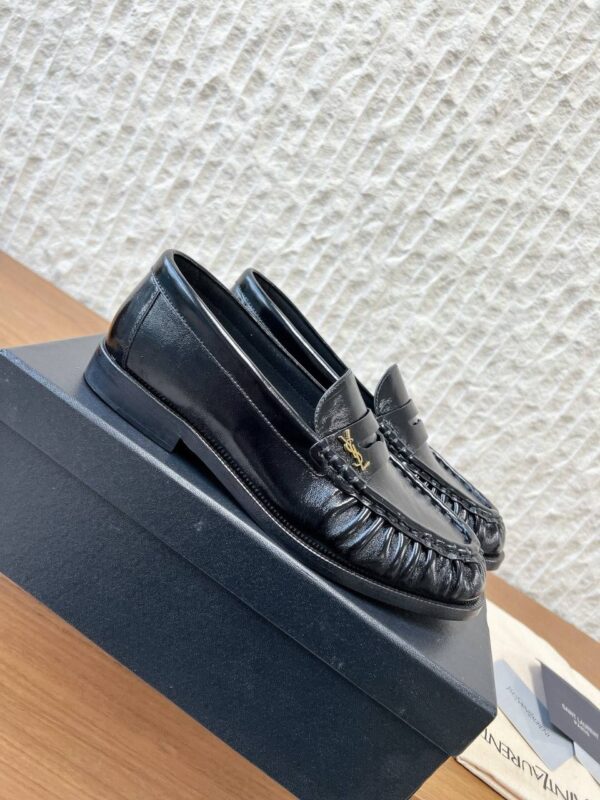 photo_2026-01-07_08-58-01 Лоферы лакированные YSL