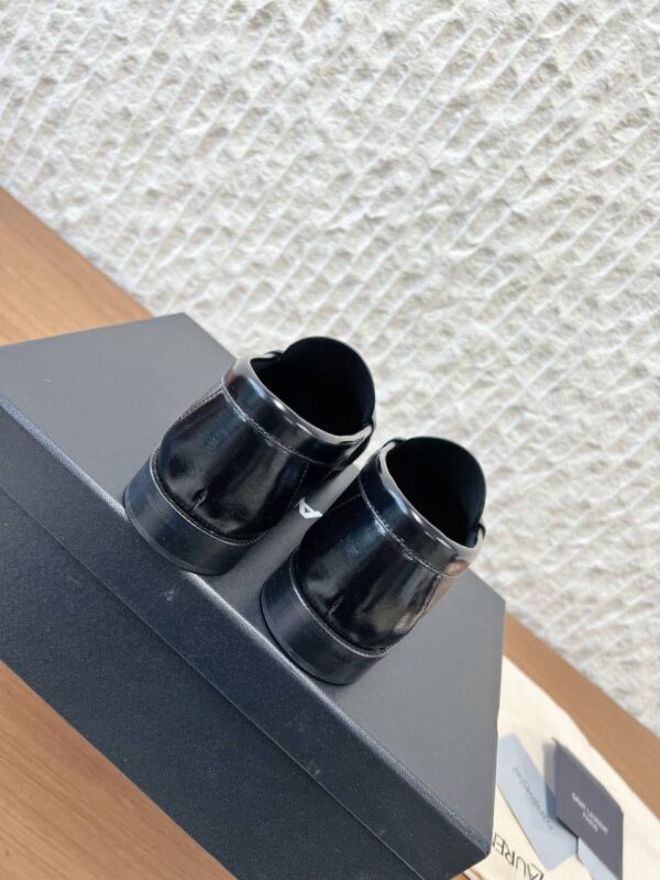 photo_2026-01-07_08-58-04 Лоферы лакированные YSL