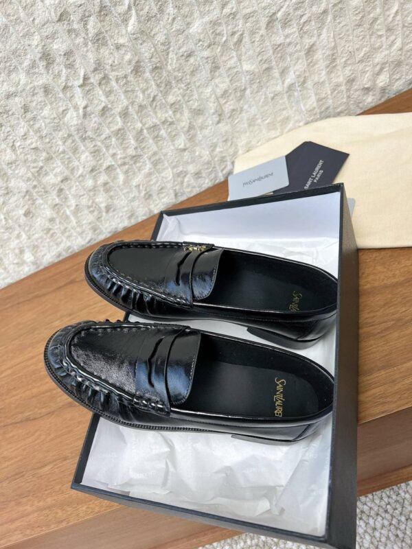 photo_2026-01-07_08-58-07 Лоферы лакированные YSL