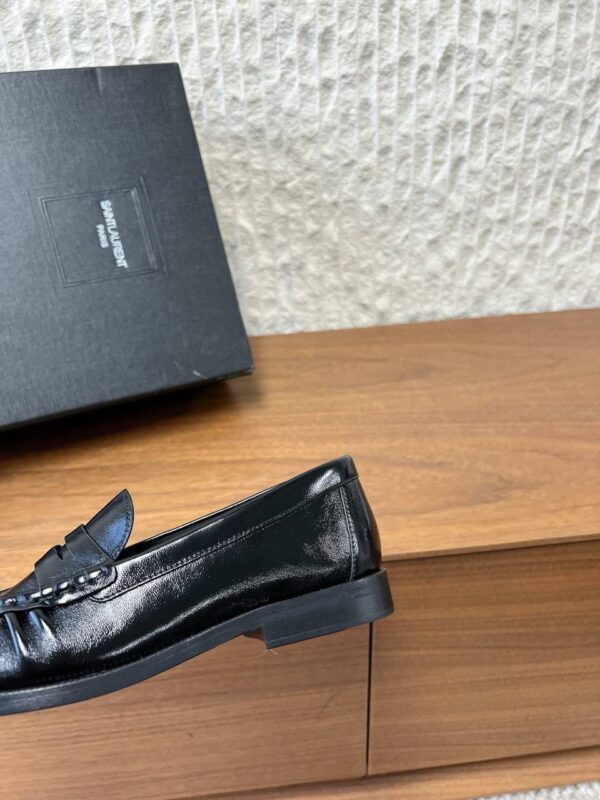 photo_2026-01-07_08-58-09 Лоферы лакированные YSL