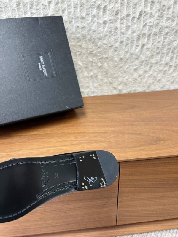 photo_2026-01-07_08-58-15 Лоферы лакированные YSL