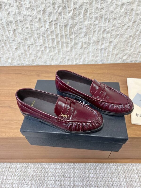 photo_2026-01-07_09-00-27 Лоферы лакированные YSL