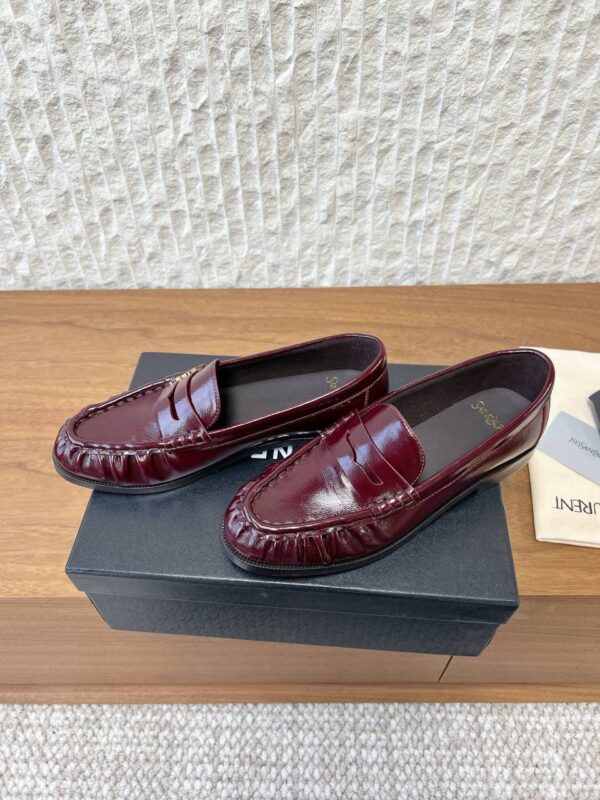 photo_2026-01-07_09-00-29 Лоферы лакированные YSL