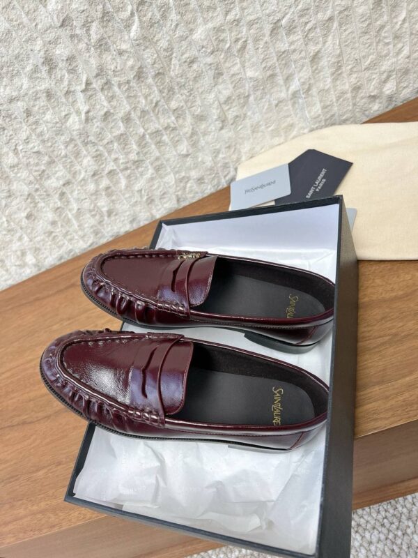 photo_2026-01-07_09-00-32 Лоферы лакированные YSL