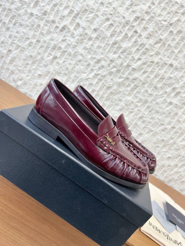 photo_2026-01-07_09-00-34 Лоферы лакированные YSL