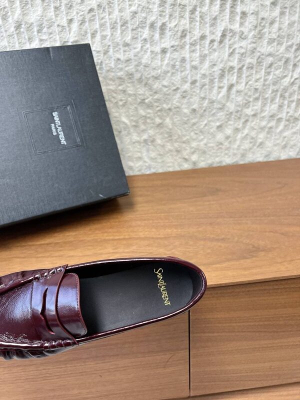 photo_2026-01-07_09-00-41 Лоферы лакированные YSL