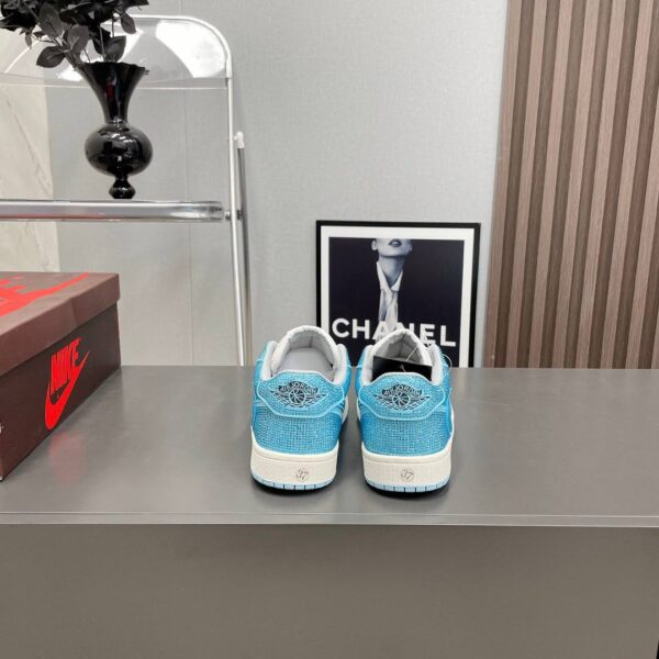 Кроссовки Nike Air