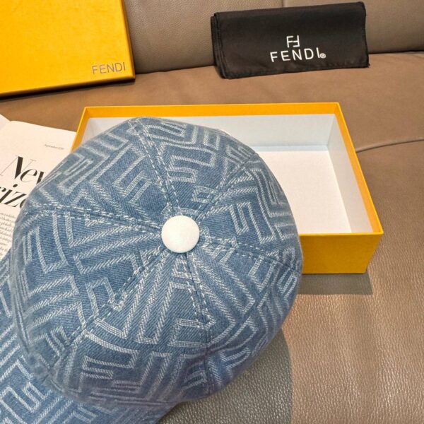 Кепка Fendy