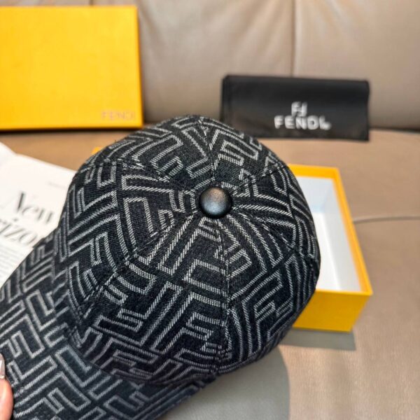 Кепка Fendy