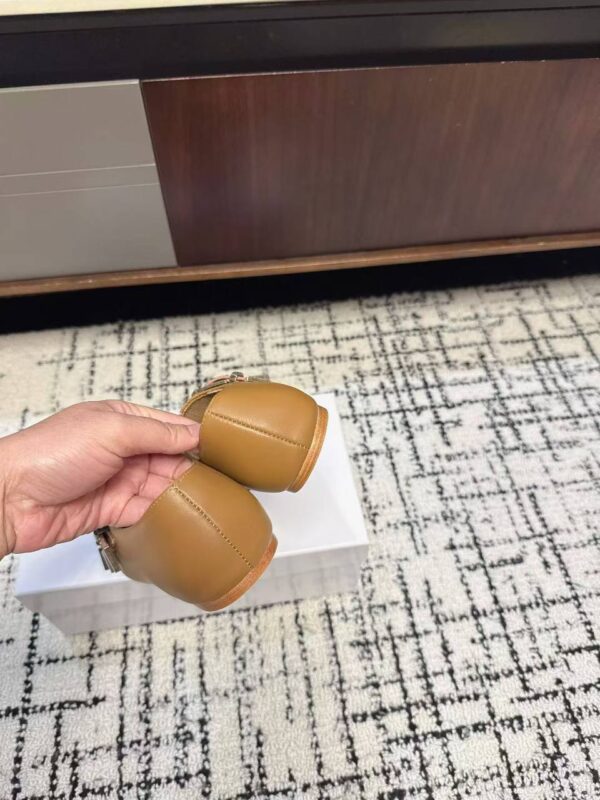 photo_2026-01-18_08-45-05 Туфли с пряжками Chloe