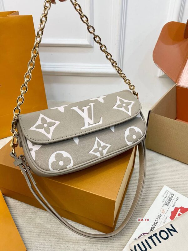 Сумка  Louis Vuitton