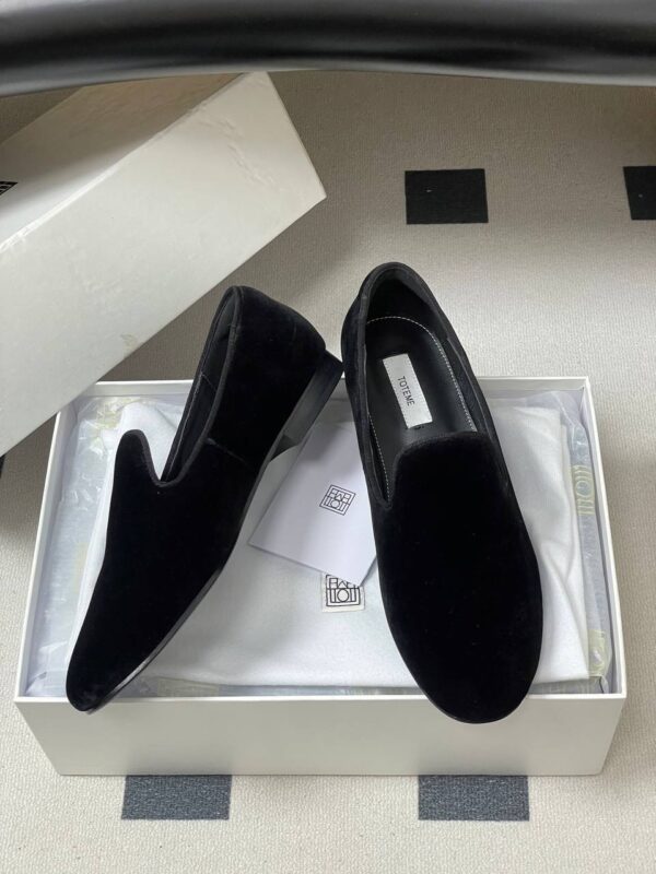 Туфли замшевые Toteme