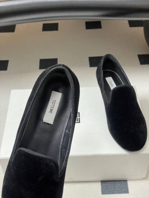 Туфли замшевые Toteme