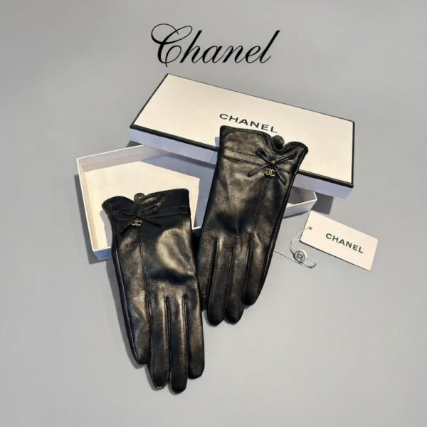 28d6f7a9-2b79-428f-a883-5d947c5edf4e Перчатки Chanel