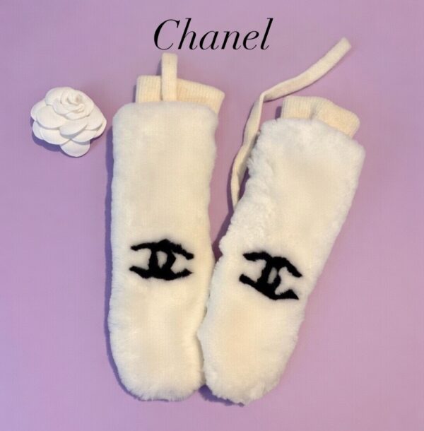 Варежки Chanel