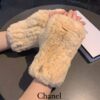 Перчатки-митенки меховые Chanel