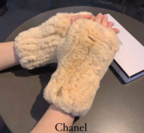 Перчатки-митенки меховые Chanel