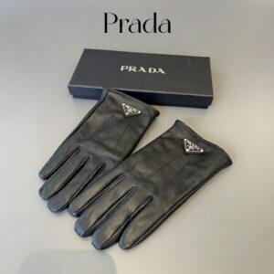 Перчатки Prada