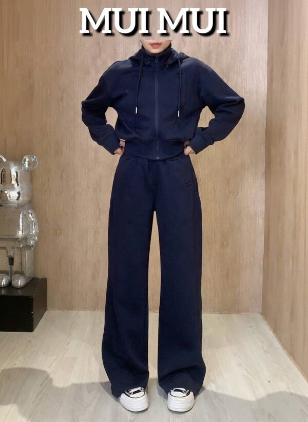 9b0e5f99-31fd-4b65-9a86-8045ddfc594c Костюм Miu Miu