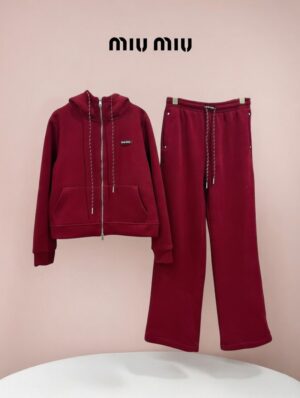 9b2788e0-f6ed-46ea-8a2f-f35496f07ccb Костюм Miu Miu