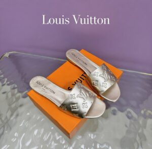 ea9eff8b-9960-4ee6-81fe-3e876caf36a0 Шлепанцы Louis Vuitton