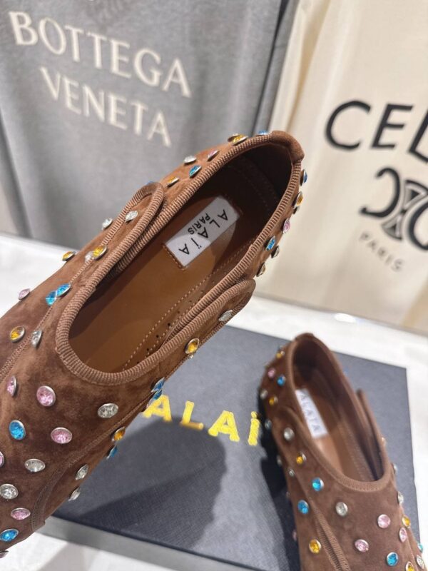 Балетки замшевые ALAIA в стиле Мэри Джейн