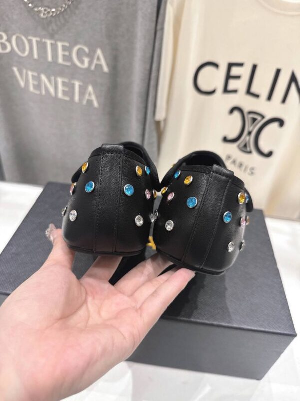 Балетки ALAIA в стиле Мэри Джейн