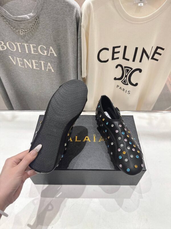 Балетки ALAIA в стиле Мэри Джейн