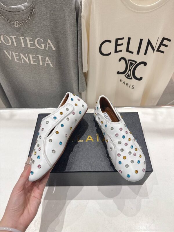 Балетки ALAIA в стиле Мэри Джейн