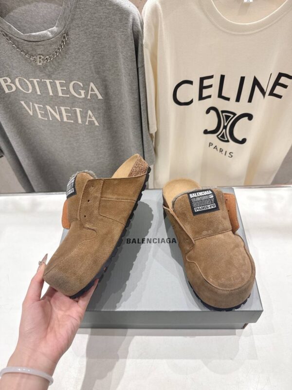 Мюли замшевые Balenciaga