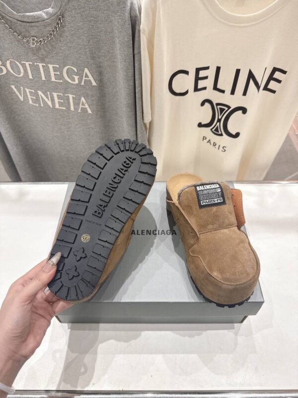 Мюли замшевые Balenciaga