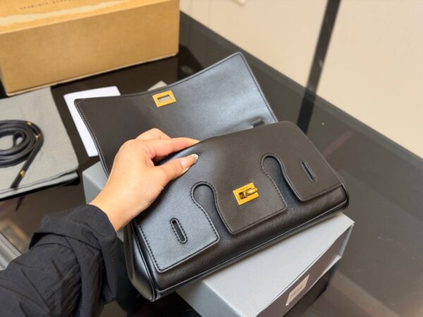 photo_2026-02-06_11-00-44 Сумка Balenciaga